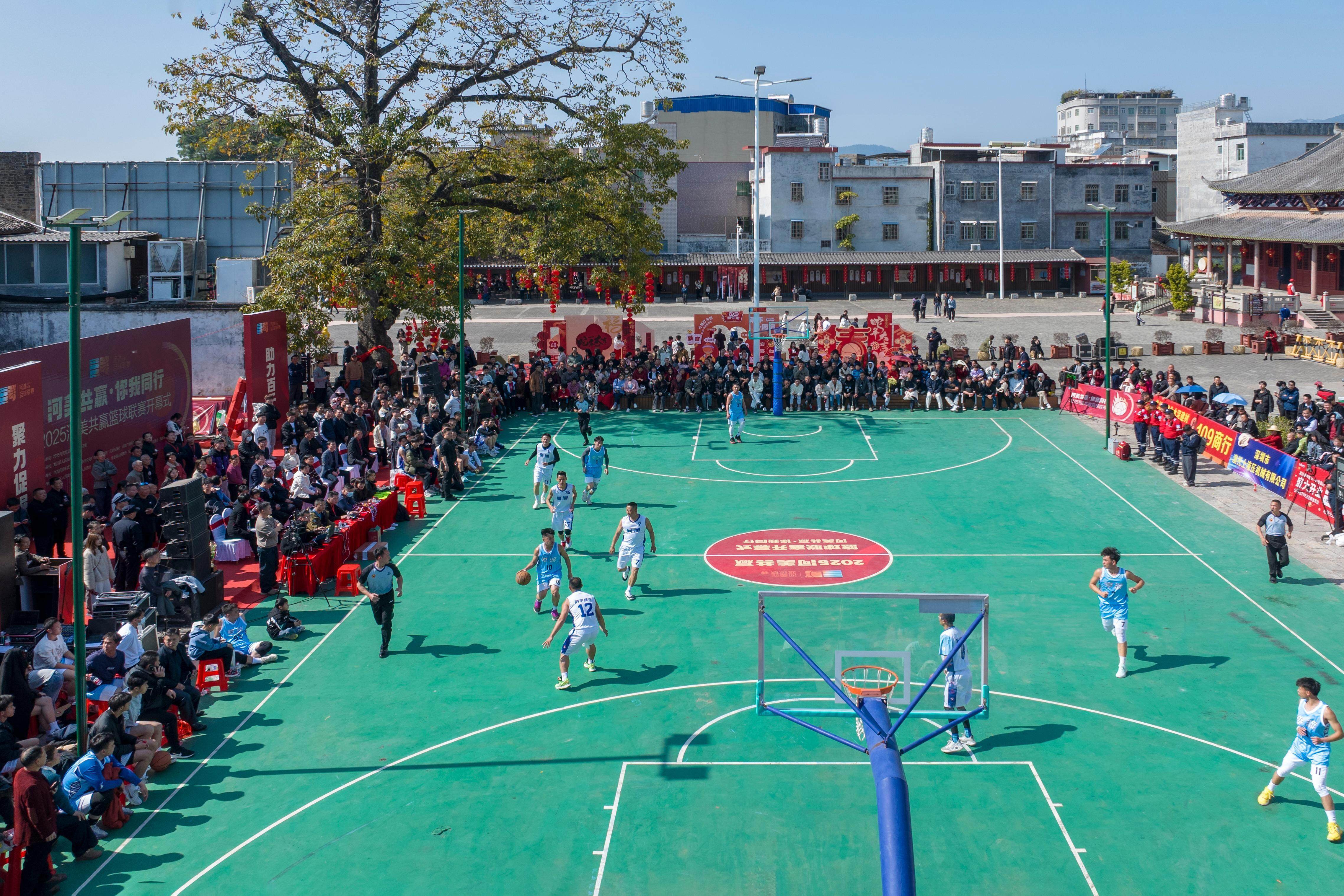 爱游戏官网-勇士观众热烈欢呼！，Scout迎来五赛季出色发挥观众掌声雷动(勇士队内表演赛)