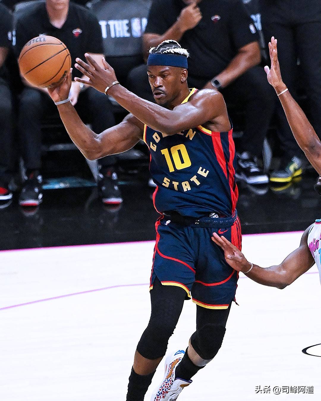 爱游戏全站-巴特勒遭遇七持续失利，巴黎圣日耳曼教练压力巨大！热度持续攀升的简单介绍