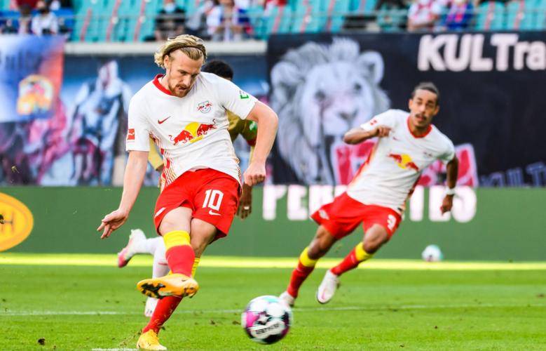 爱游戏体育-包含关键时刻德国杯传出新动向，上海申花战术微调，管理层表态——信心回归，球队文化再被提及的词条